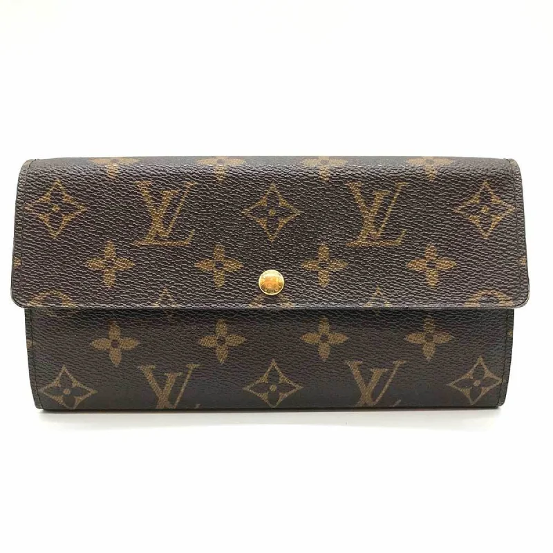 Louis Vuitton Twist bags with the iconic LV - turnlock closureLOUIS VUITTON Sarah Wallet