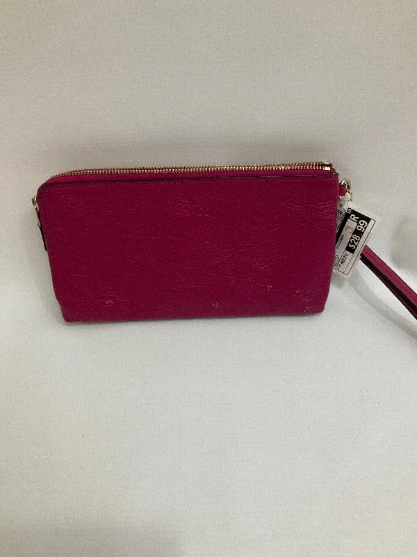 Ladies Coach Tabby bags with a detachable shoulder strapWristlet Designer By Coach  Size: Medium