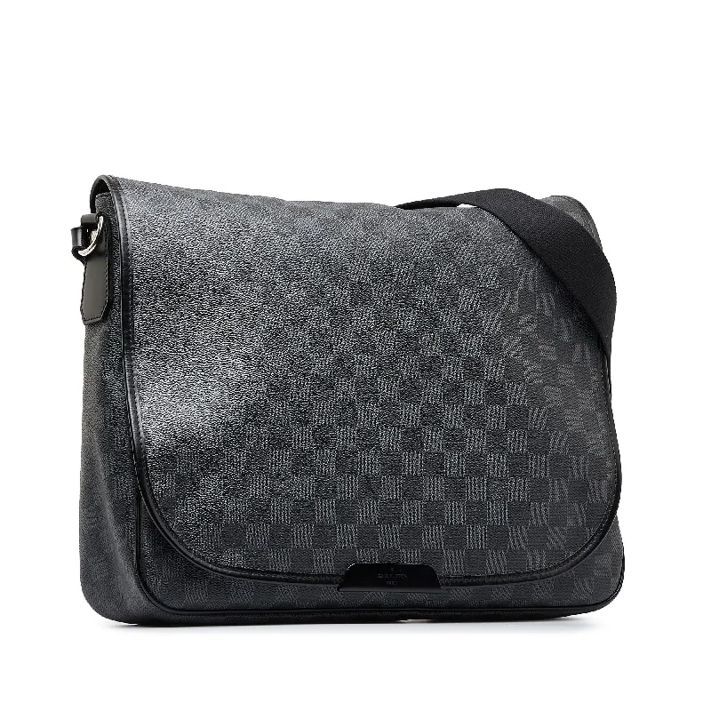 Louis Vuitton Twist bags with the iconic LV - turnlock closureLouis Vuitton Damier Graphite Renzo (SHG-wlbL6e)