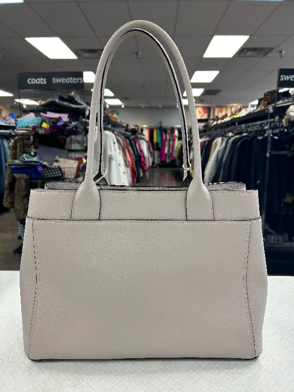 Coach bags with a front - zip pocket for small items like keys and cardsHandbag Designer By Coach  Size: Medium