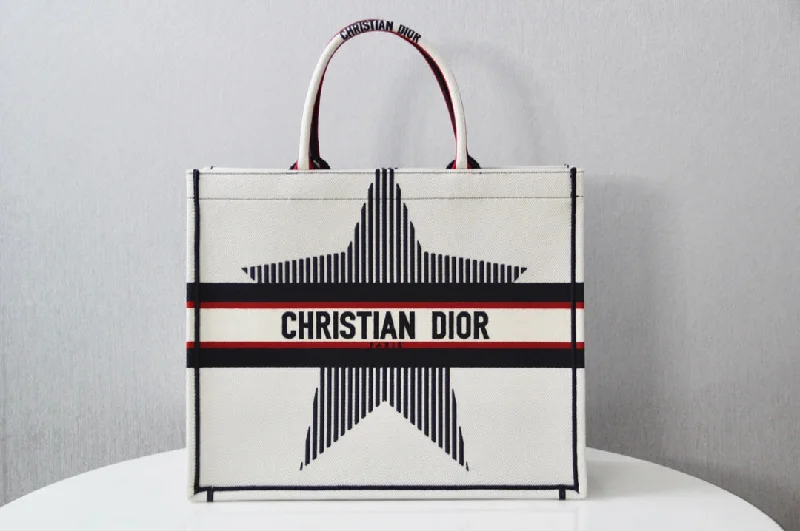 Christian Dior crossbody bags with a front - flap pocket for easy accessChristian Dior Bags  476