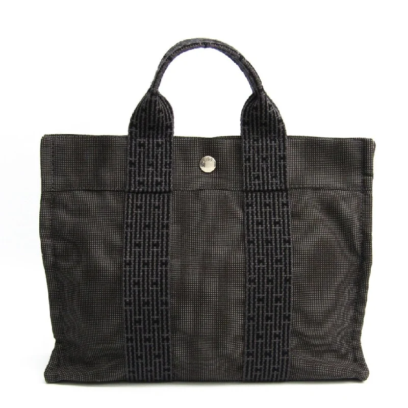 Quilted Hermes Bags for a Luxurious and Cozy AestheticHermes Gray Herline PM Tote (SHA12118)