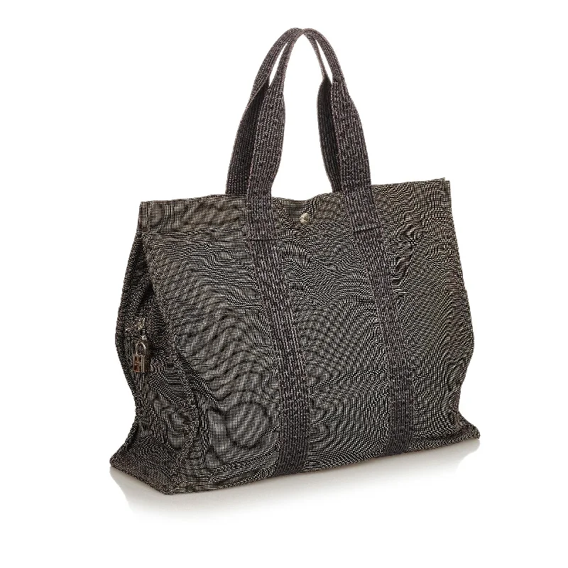 Sparkling Hermes Bags with Diamond - Encrusted AccentsHermes Herline GM (SHG-25351)