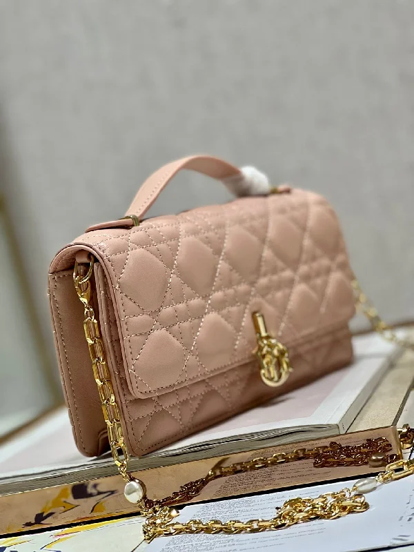 Christian Dior handbags with a detachable mirror for on - the - go touch - upsWF - Dior Bag - 212