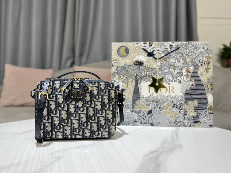 Christian Dior bags with a detachable coin purse insideDior Bag